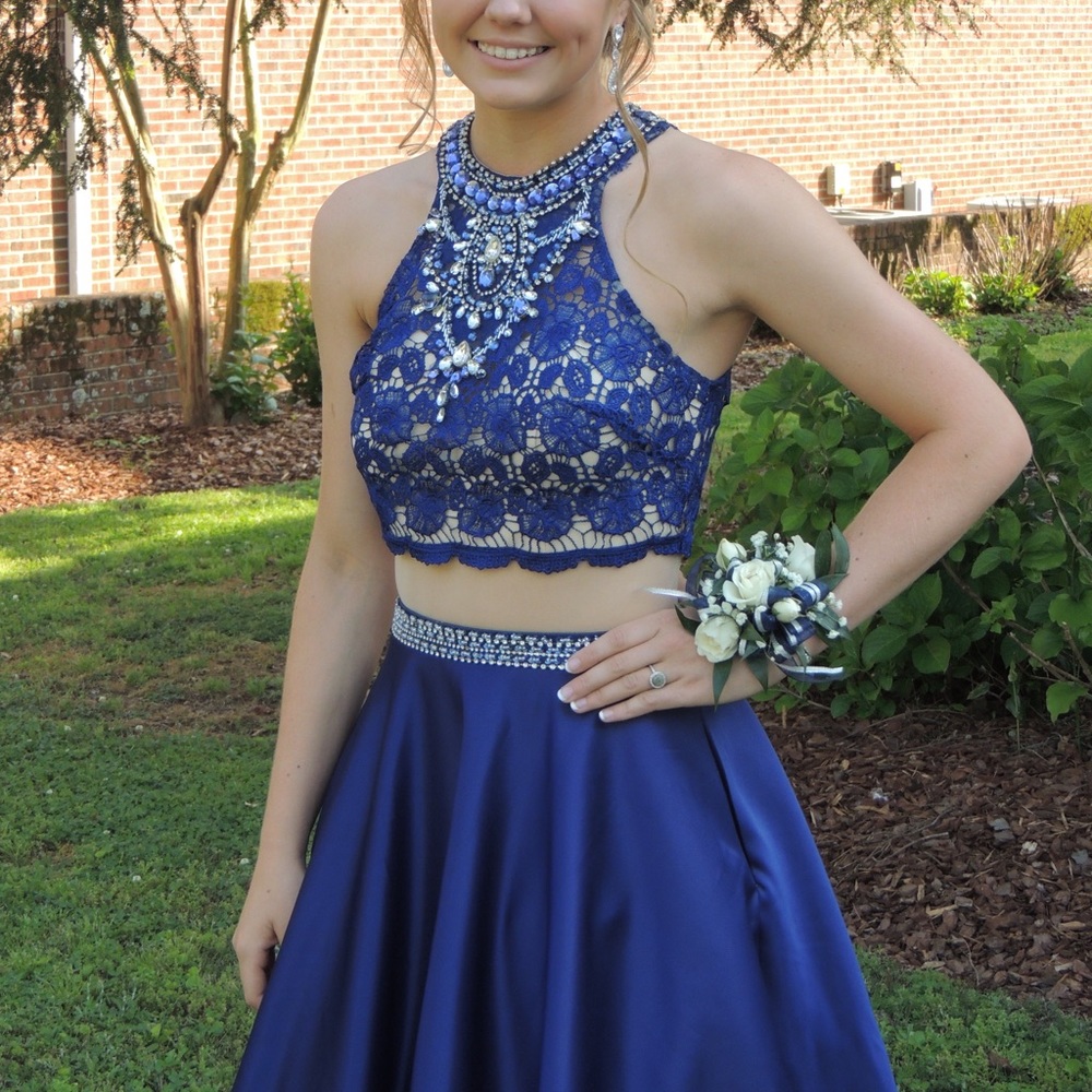 Prom Dress - Picture 2 of 6